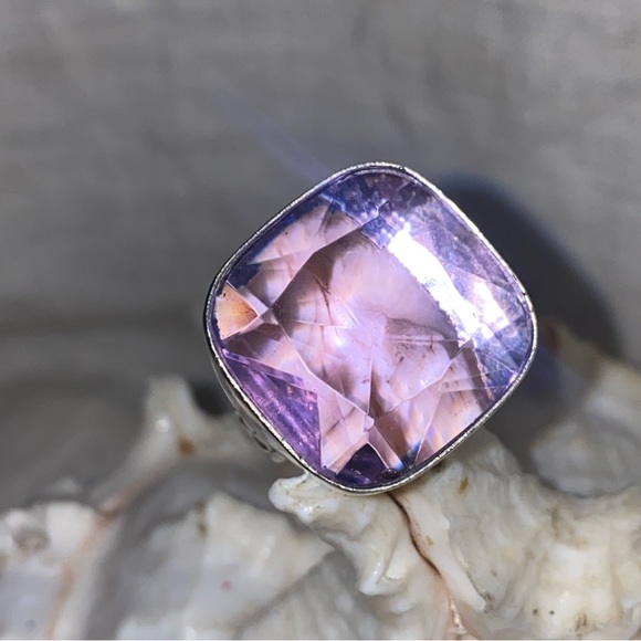 Stunning Lavender Kunzite Handcrafted princess cut Ring - Picture 5 of 9